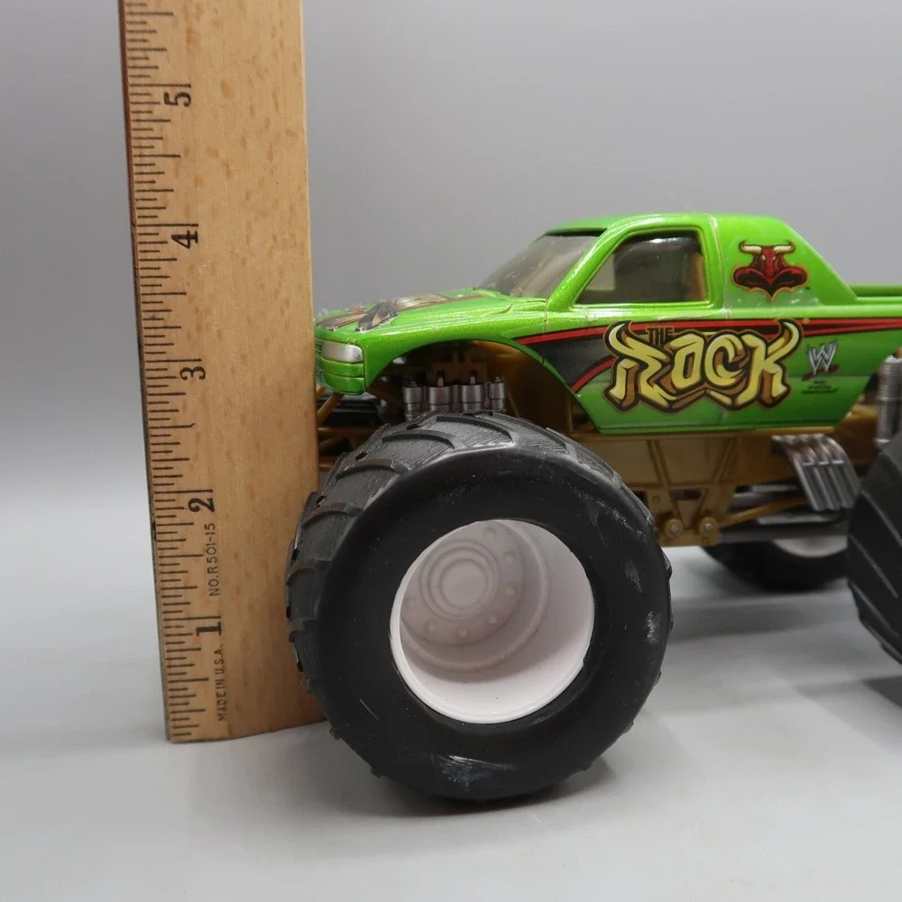Hot Wheels‎ Monster Jam Truck WWE Raw The Rock 1:24 Lime Green Toy